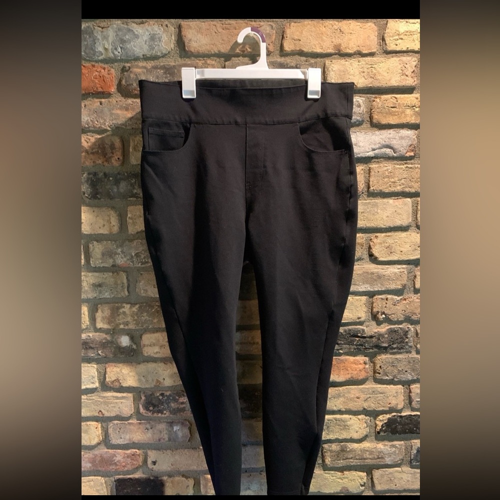 Women’s size 18 black skinny jeans